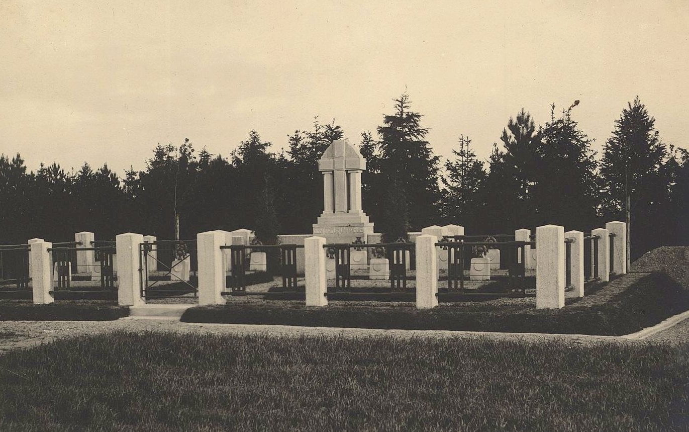 Zabytkowy cmentarz nr 238 w Parkoszu (fot. Archiwum Narodowe w Krakowie)
