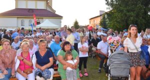 Tłumy na parafialnym festynie w Dębicy-Latoszynie